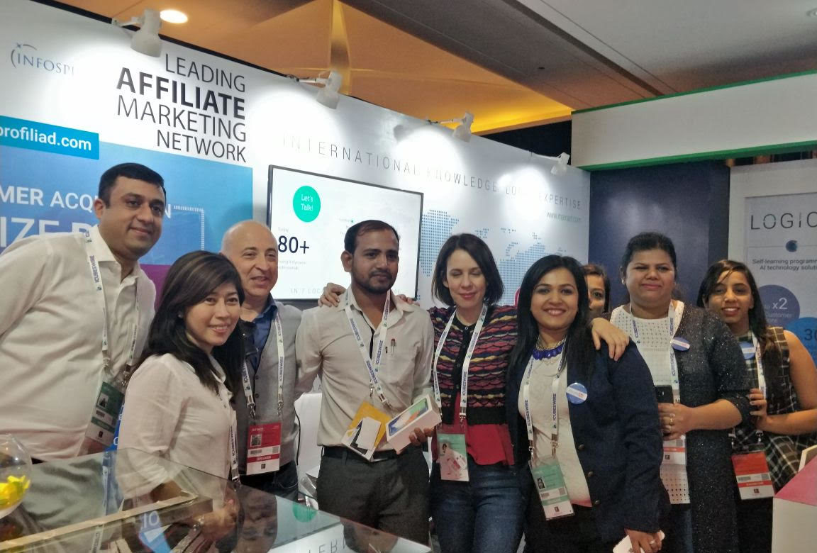 Ad tech New Delhi 2018, iPhone giveaway winner with MainAd & ProfiliAd team